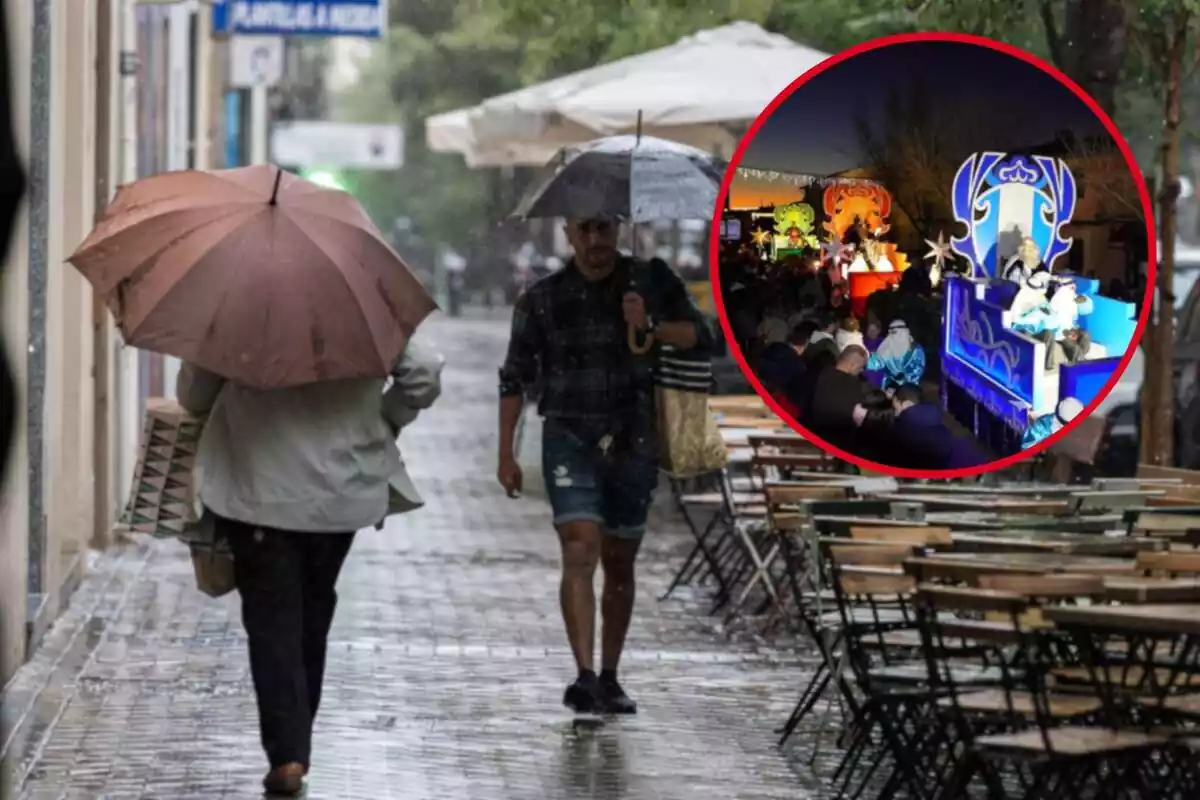 Fotomuntatge amb una imatge de fons de dues persones caminant sota la pluja per paraigües pel carrer i una rodona vermella amb una imatge d'una cavalcada de Reis