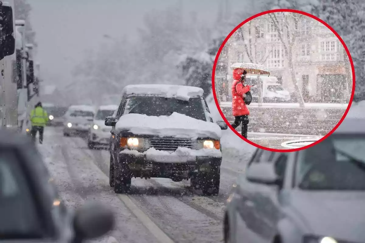 Fotomuntatge amb una imatge de fons de diversos cotxes circulant sota un temporal de neu i una rodona vermella al capdavant amb una persona amb un paraigua caminant mentre neva