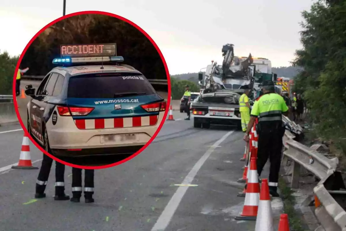 Un cotxe de policia amb llums encesos i un rètol que diu ACCIDENT està estacionat en una carretera, mentre diversos agents de policia i treballadors d'emergència gestionen l'escena d'un accident de trànsit.