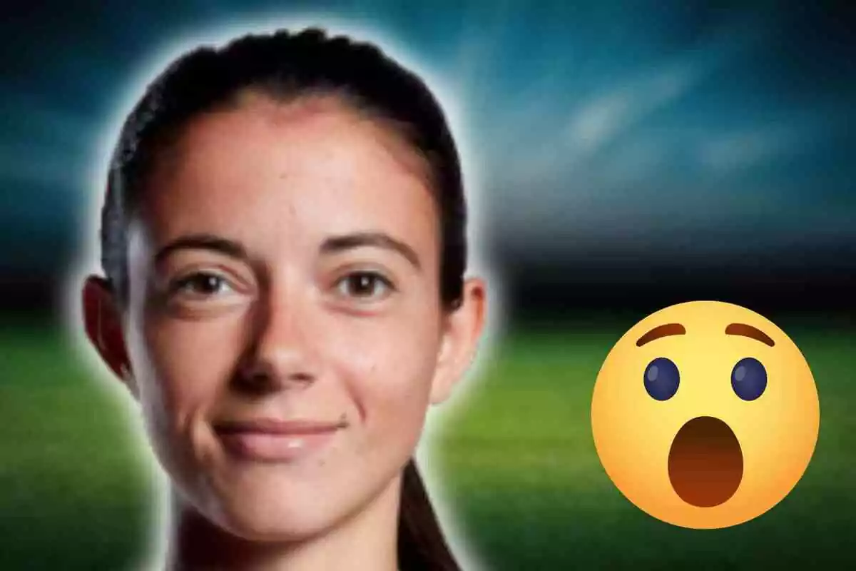 Fotomuntatge amb una imatge de fons d'un camp de futbol i al capdavant Aitana Bonmatí i un emoji sorprès