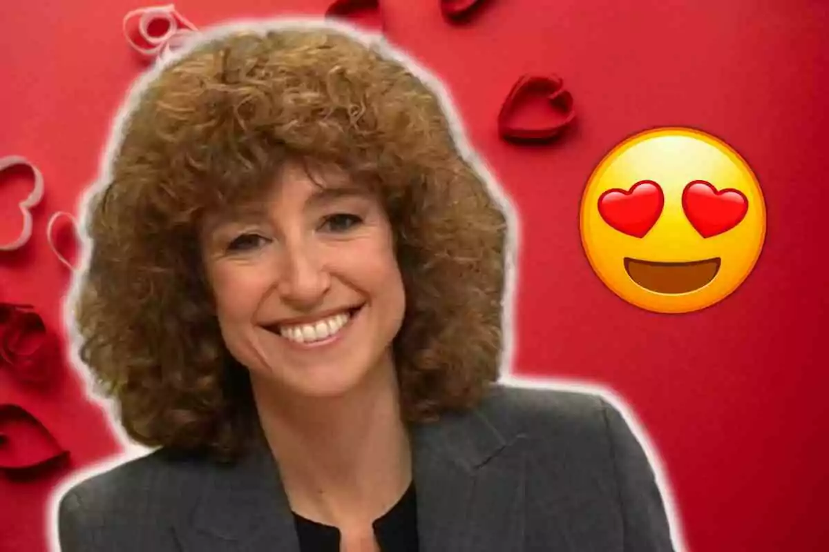 Agnès Marquès somrient amb cabells arrissats i un emoji d'ulls de cor sobre un fons vermell amb cors.