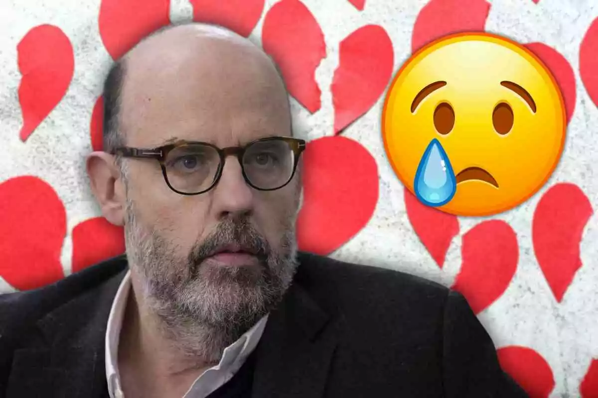 Jordi Basté amb ulleres i barba apareix a la imatge, amb un fons de cors trencats i un emoji trist amb una llàgrima.