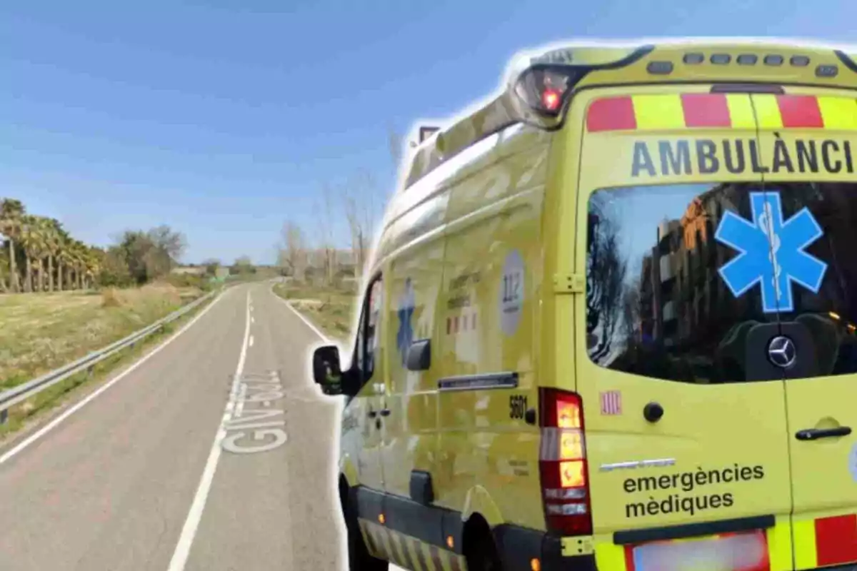 Una ambulància groga en una carretera rural sota un cel clar.