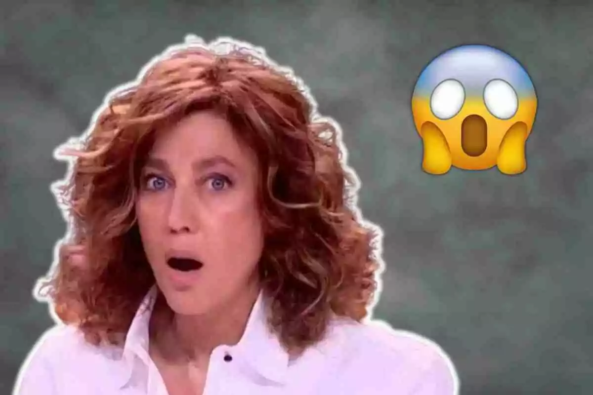 Helena García Melero amb expressió de sorpresa amb un emoji de cara sorpresa.