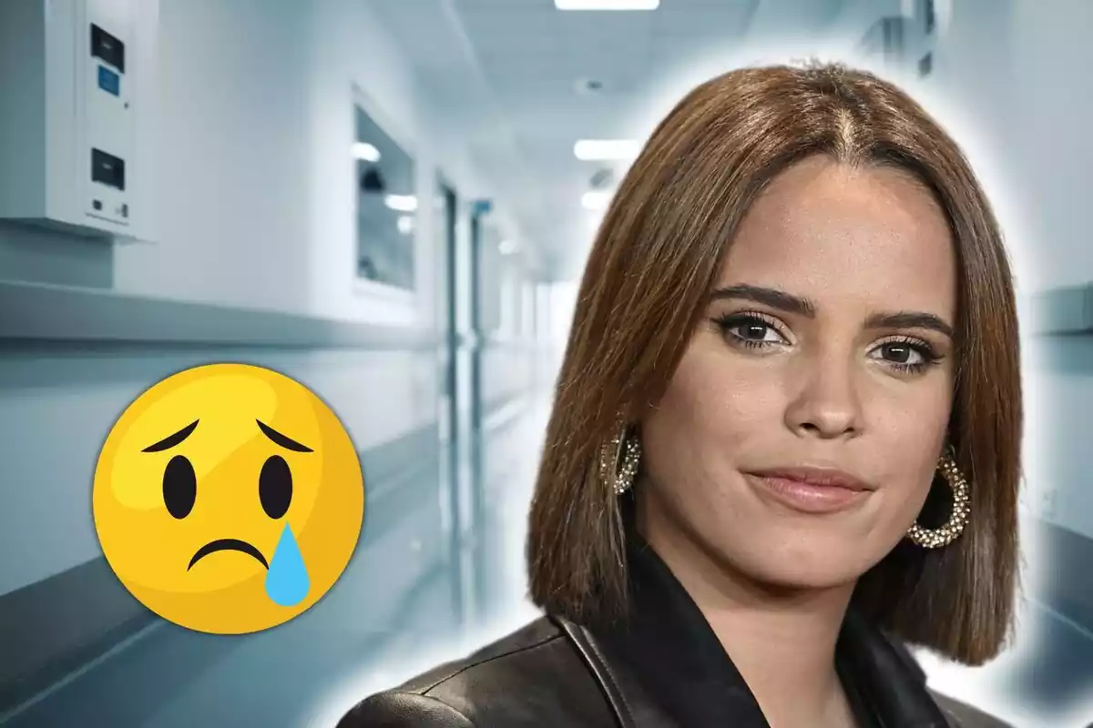 Fotomuntatge amb una imatge de fons d'un passadís d'hospital i al capdavant Gloria Camila Ortega i un emoji amb cara trista