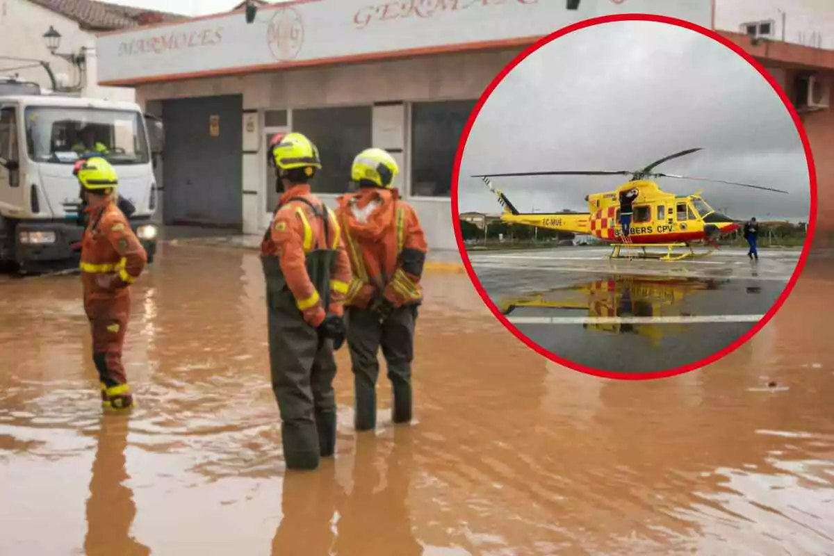 Bombers amb vestits impermeables observen un carrer inundat mentre un helicòpter de rescat groc és a una pista d'aterratge en un requadre.