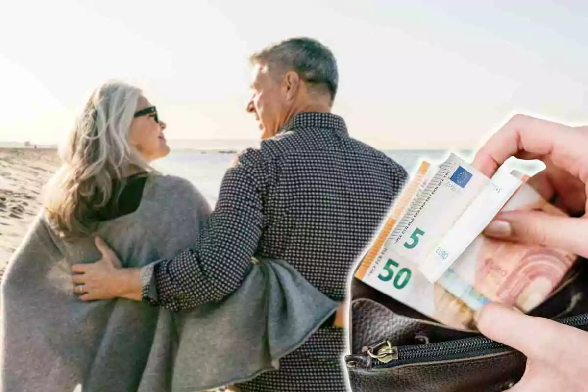 Una parella de gent gran caminant per la platja mentre una mà sosté bitllets d'euro.