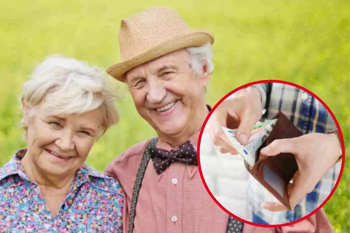 Una parella de persones grans somriu mentre una mà treu diners d'una cartera en un requadre.