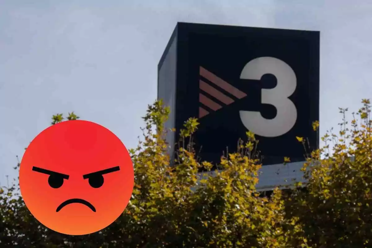 Fotomuntatge amb una imatge de fons del logotip de TV3 i al capdavant una cara d'un emoji enfadada