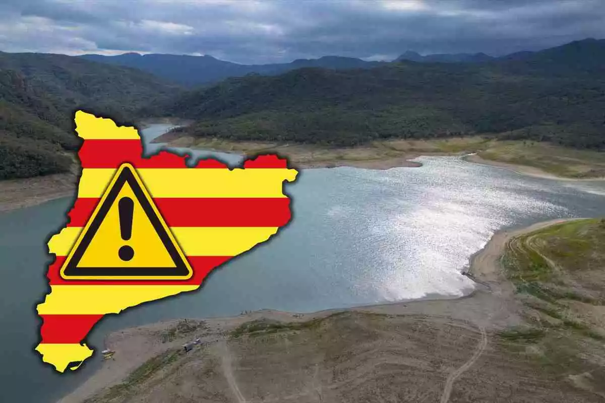Fotomuntatge amb una imatge de fons d'un pantà i al capdavant un mapa de Catalunya amb bandera i símbol d'alerta
