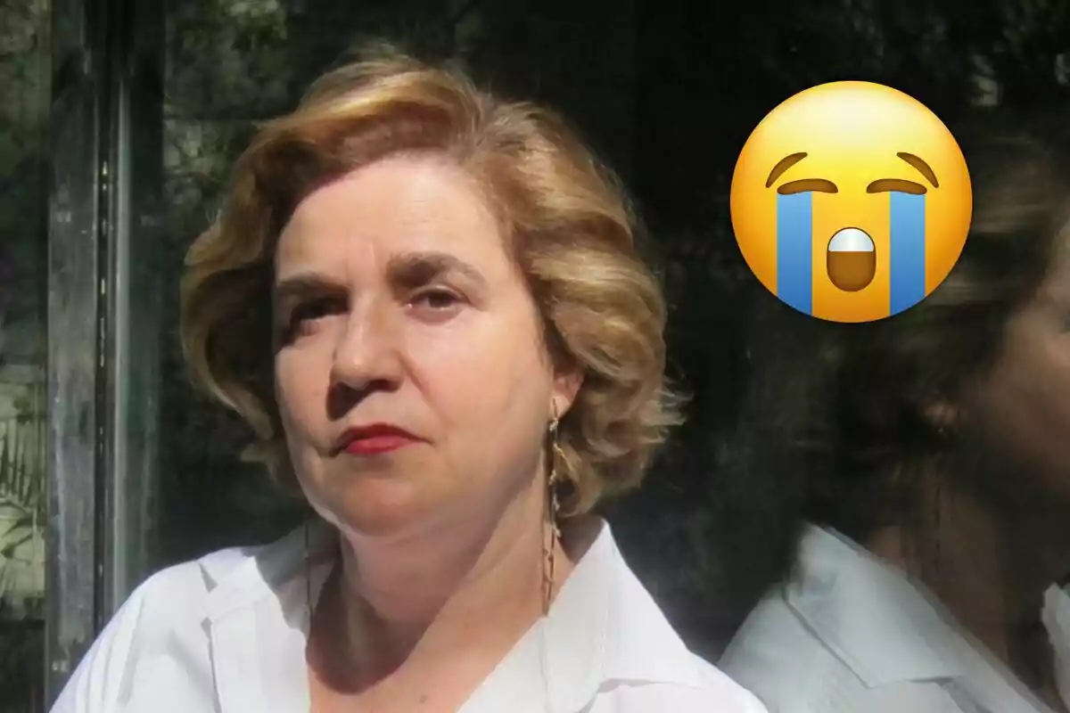 Pilar Rahola amb expressió seriosa amb un emoji plorant.