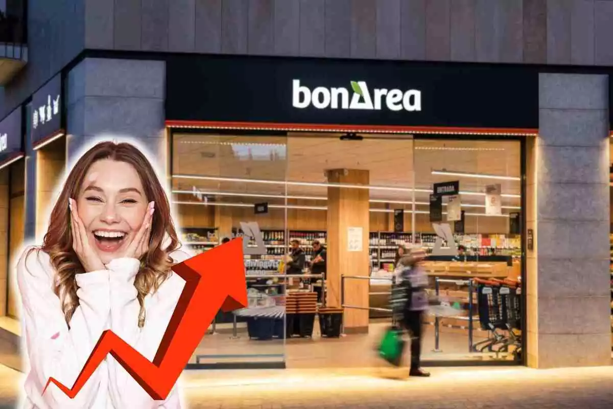 Fotomuntatge amb una imatge de fons d'un supermercat BonÀrea i al capdavant una dona emocionada i un gràfic ascendent amb una fletxa vermella