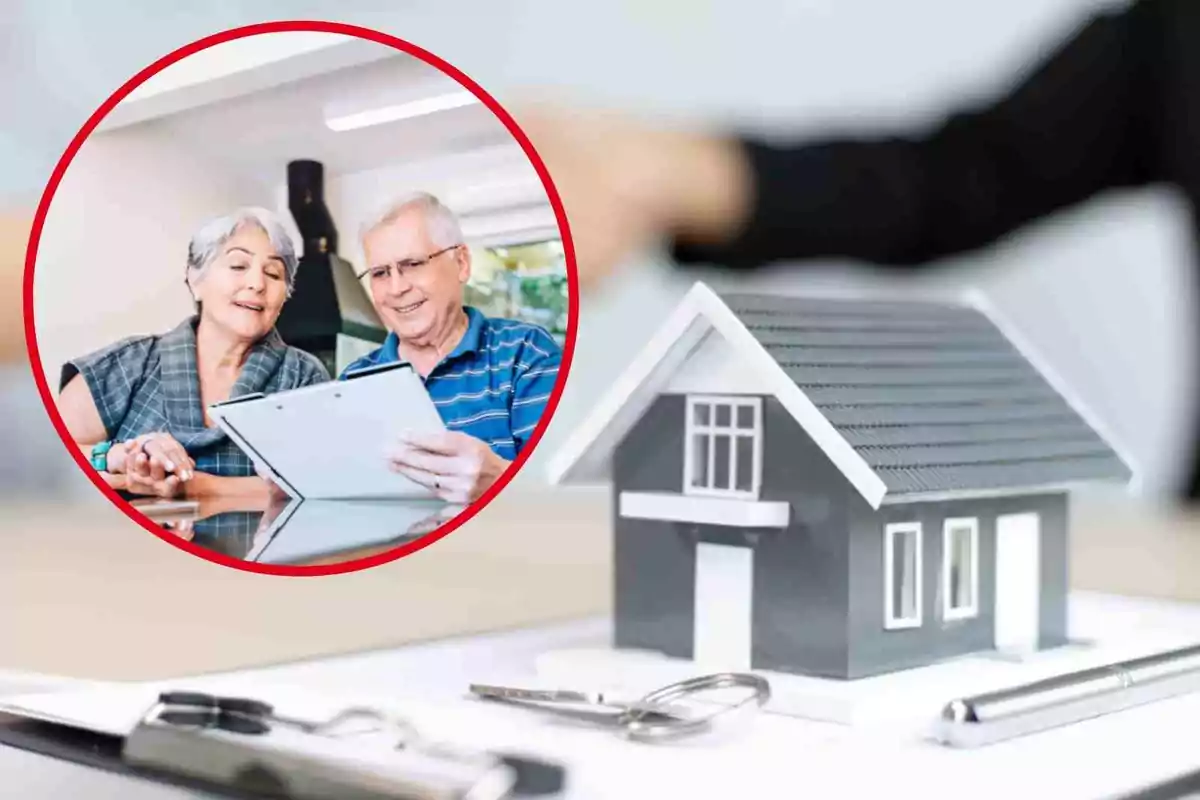 Fotomuntatge d´una imatge de fons d´una maqueta d´un habitatge i al capdavant una rodona vermella amb dos jubilats mirant uns papers