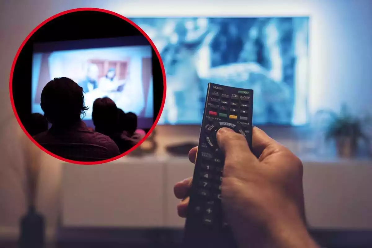 Fotomuntatge amb una imatge de fons d'un comandament a distància de la televisió i una rodona vermella veient una pantalla