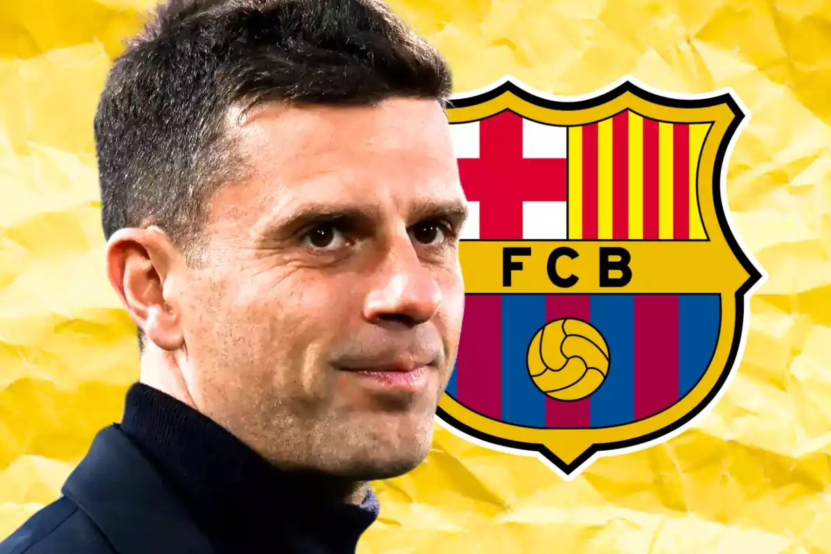 L'entrenador italià Thiago Motta, amb l'escut del FC Barcelona, club que presideix Joan Laporta i que ara busca fitxar-lo.