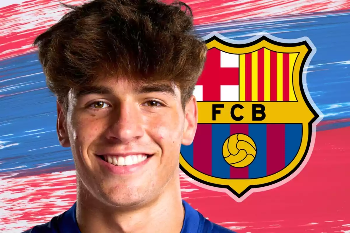 Jove somrient amb l'escut del FC Barcelona de fons.