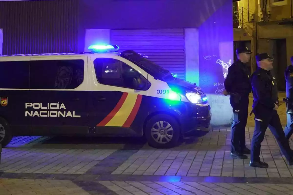 A vehicle and three National Police officers during a demonstration in front of the PSOE headquarters, on November 9, 2023, in Logroño, La Rioja