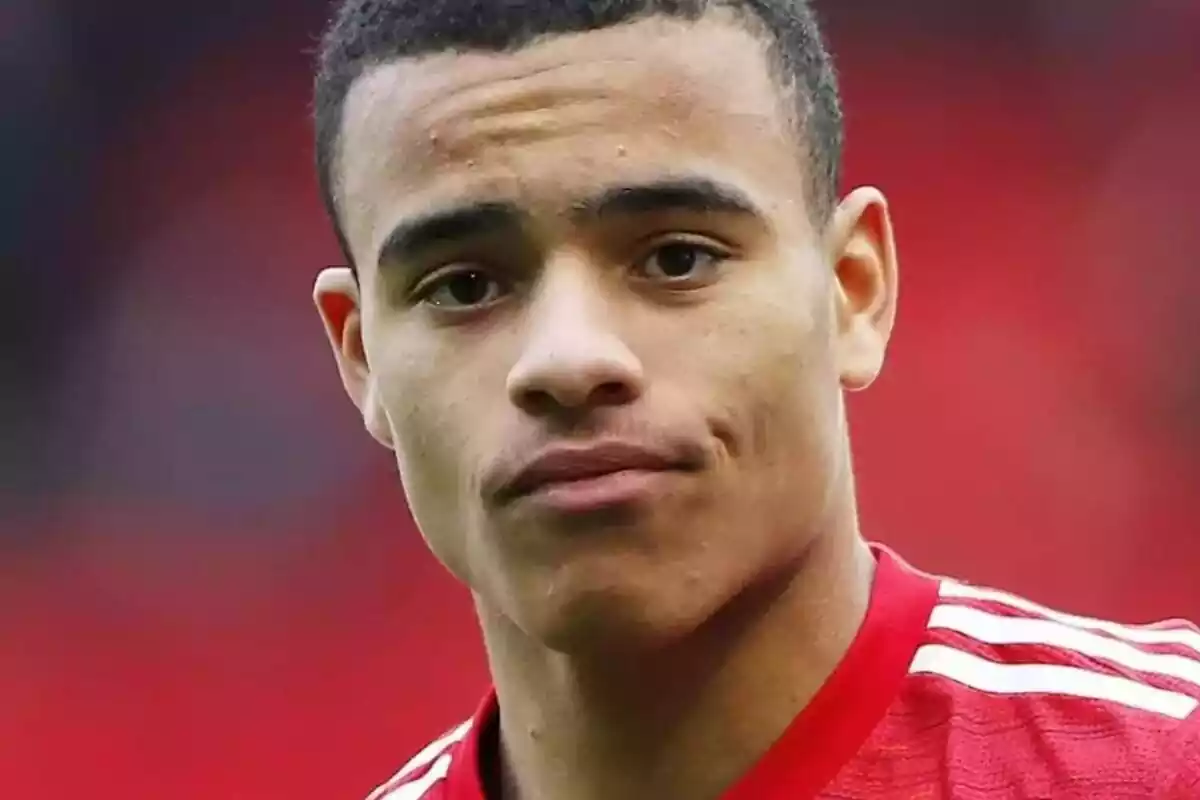 Mason Greenwood en primer pla amb cara de preocupació