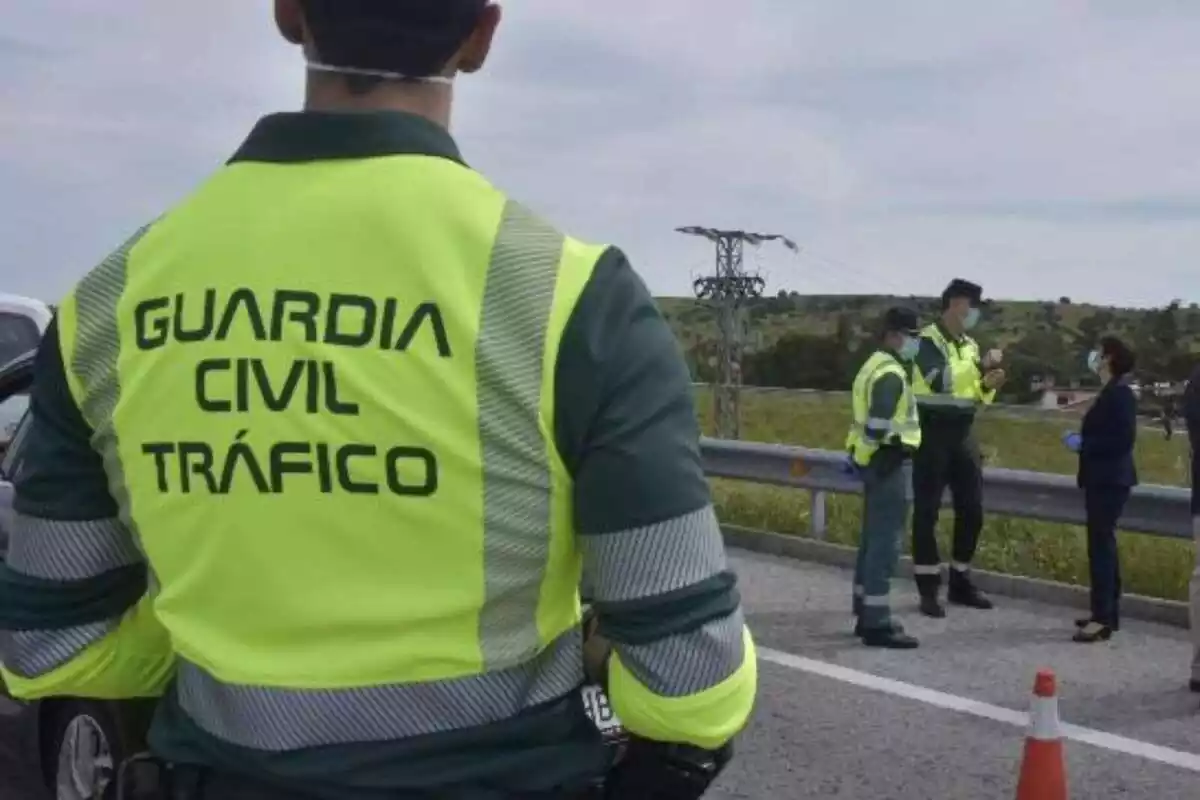 Imatge de la Guardia Civil de Trànsit a la carretera