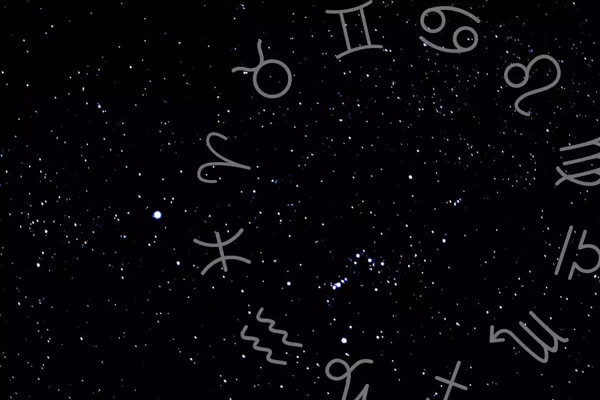 roda zodiacal sobre un fons estrellat nocturn
