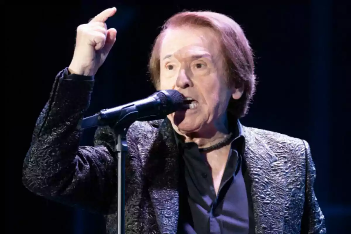 El cantant Raphael durant la seva actuació a la Maestranza, el 15 de setembre de 2023, a Sevilla. El cantant Raphael durant la seva actuació a la Maestranza, el 15 de setembre de 2023, a Sevilla.