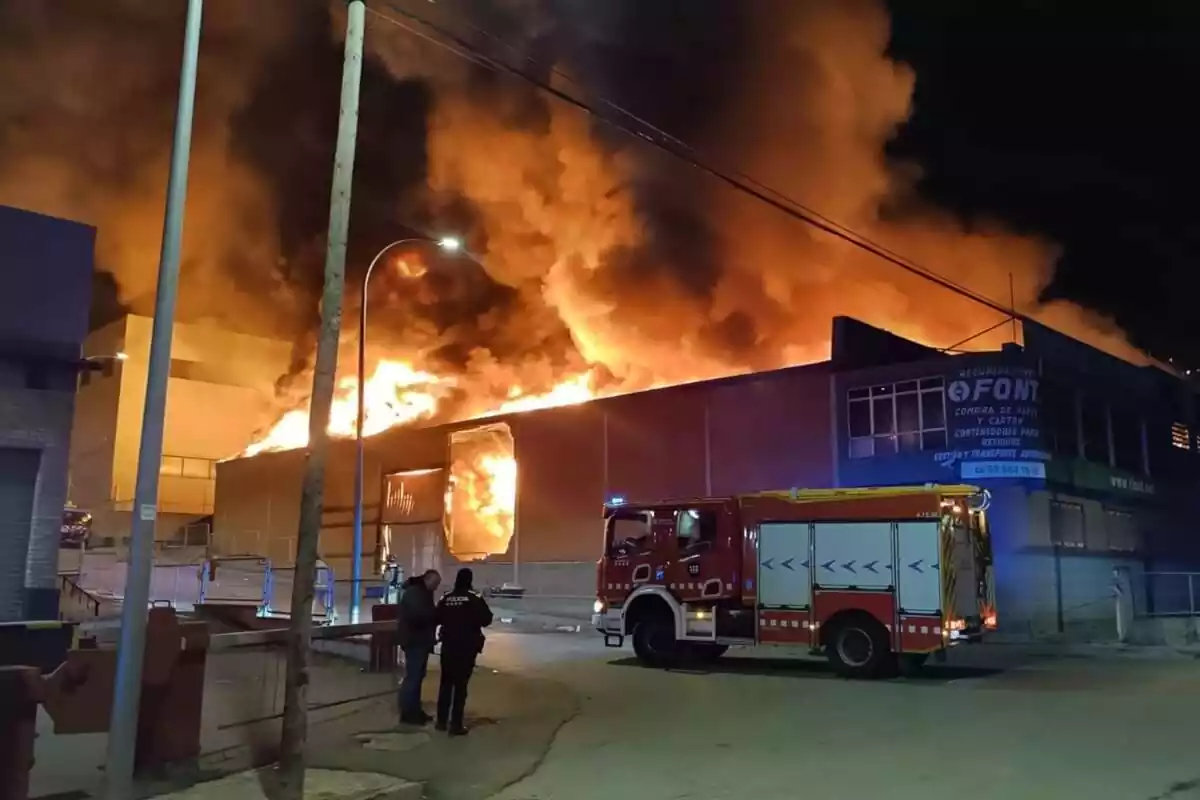 Plànol general de la nau incendiada al polígon industrial Can Cuiàs de Montcada i Reixac (Barcelona)