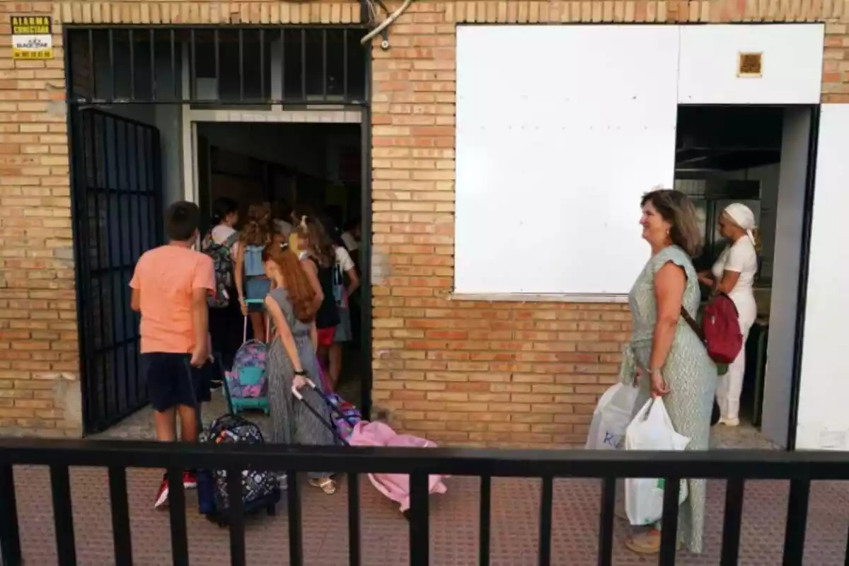 Alumnes s'incorporen al primer dia de col·legi per a l'inici del nou curs escolar 2023/24. A 11 de setembre de 2023 a Màlaga