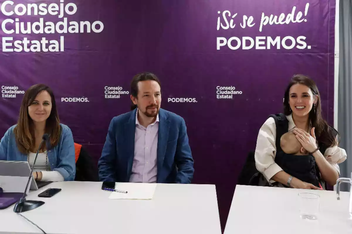 Imatge en una seu de Podemos de Ione Belarra, Pablo Iglesias i Irene Montero