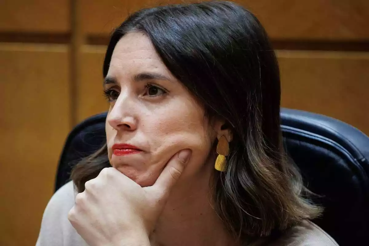 La ministra d'Igualtat en funcions, Irene Montero, durant una sessió de control al Govern, al Senat, el 7 de novembre de 2023, a Madrid