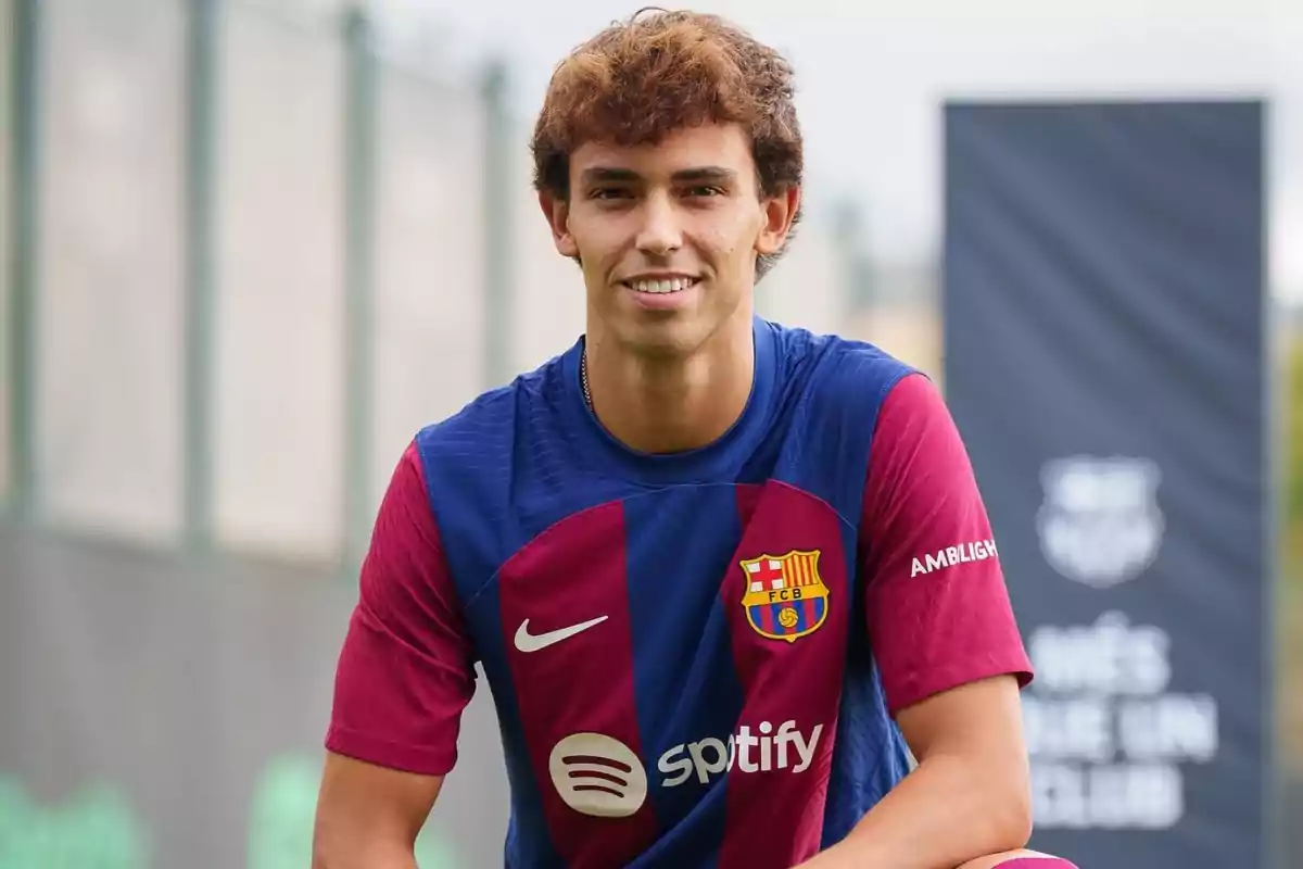 Joao Félix somrient el dia de la presentació amb el Barça