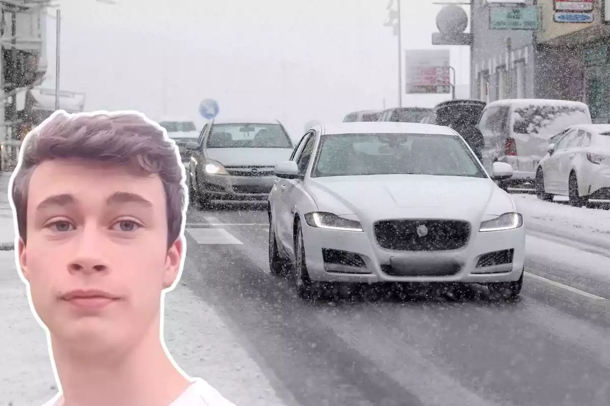 Imatge de fons de diversos cotxes circulant per una carretera nevada de Galícia i una altra imatge de Jorge Rey en primer pla