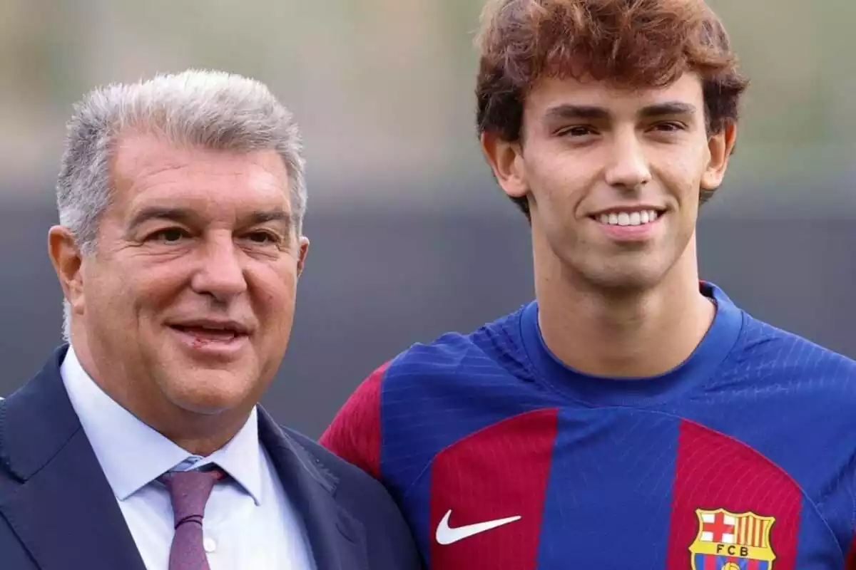 Joao Félix posa al costat de Joan Laporta amb la samarreta del FC Barcelona