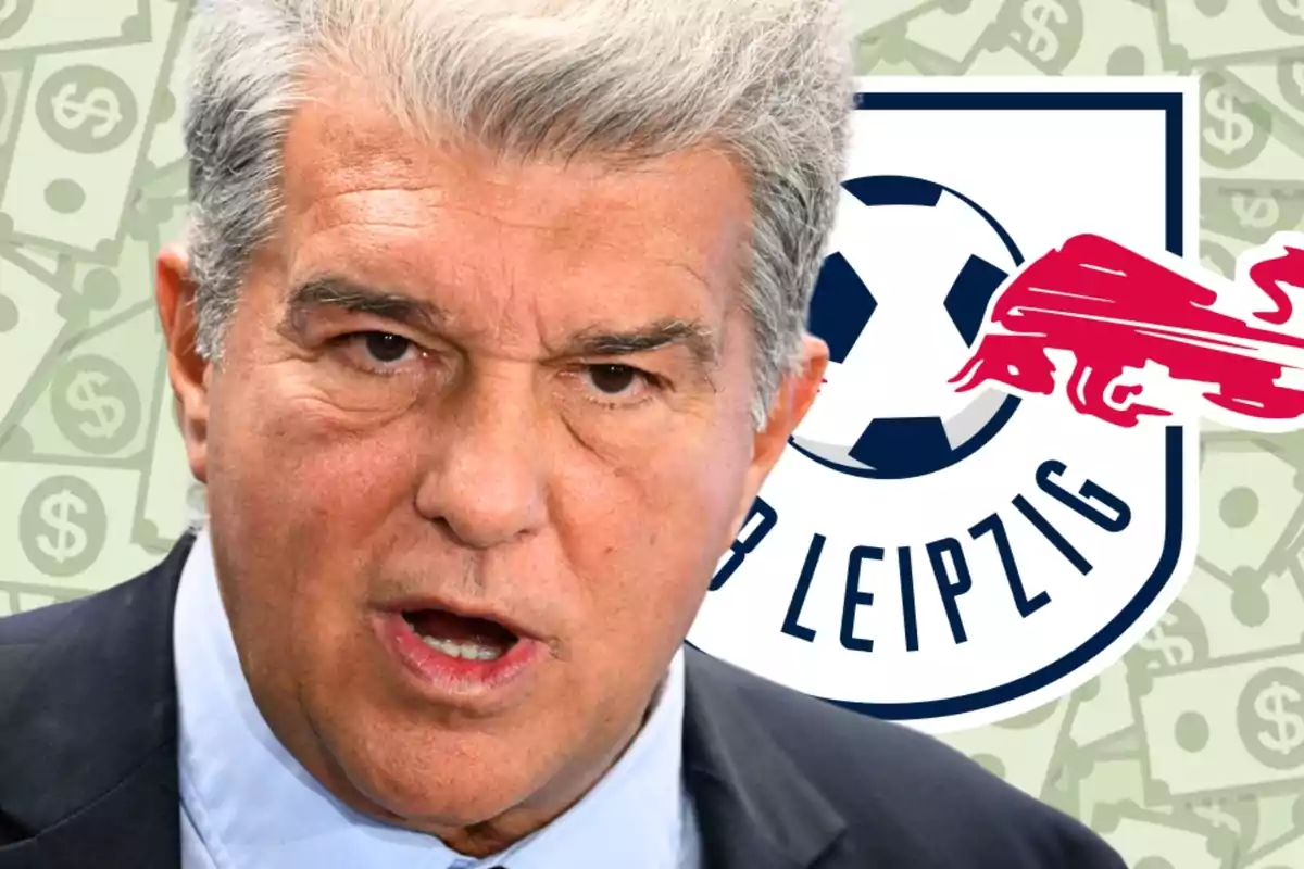 Home de cabells canosos amb expressió seriosa davant del logotip del RB Leipzig i un fons de bitllets de dòlar.