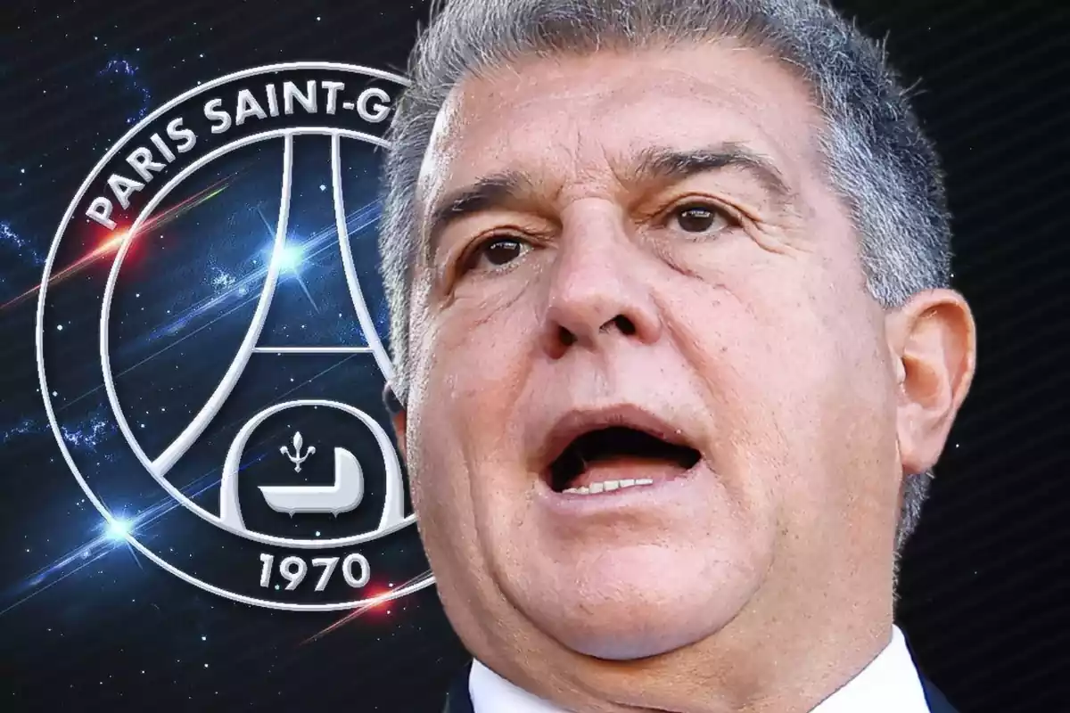Joan Laporta amb la boca oberta a tocar de l'escut del PSG il·luminat sobre una galàxia
