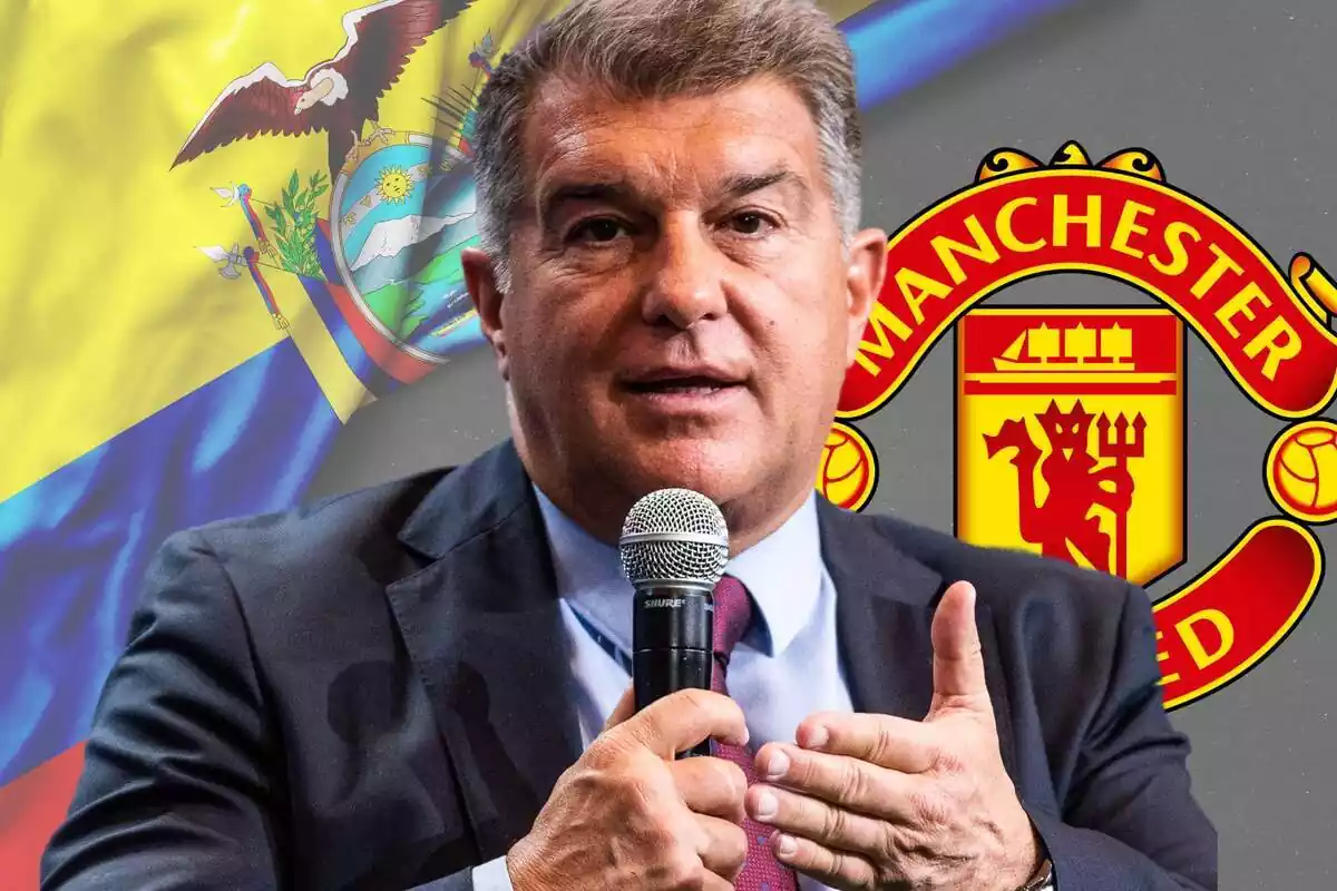 Joan Laporta amb un micròfon a la mà i un escut del Manchester United al costat amb la bandera de l'Equador