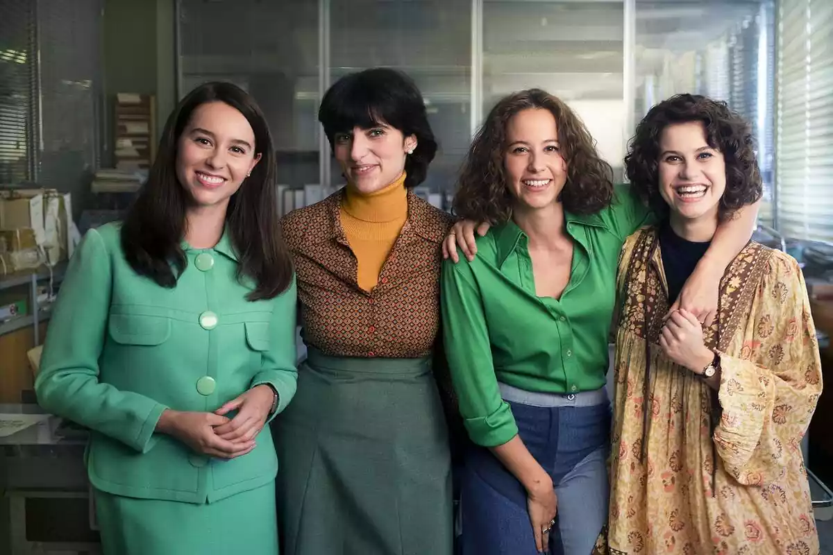 Posado de Paula Usero, Irene Escolar, Elisabet Casanovas y Almudena Pascual en el rodaje de la serie Las Abogadas de La 1