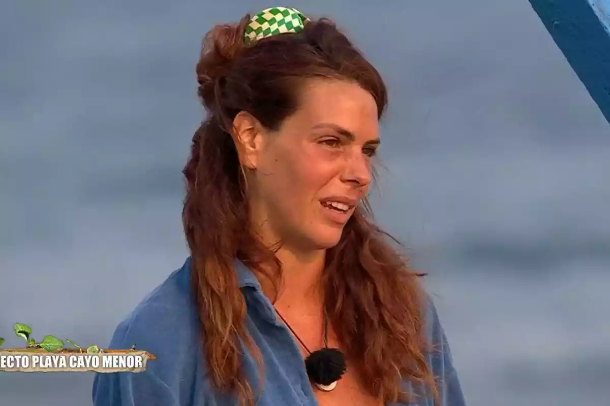 Captura de Laura Matamoros llorando en el puente de las emociones de Supervivientes