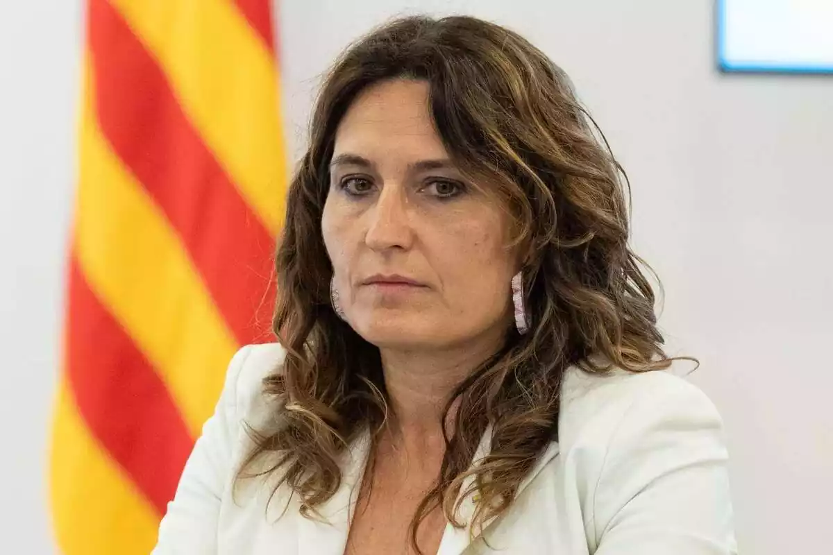 Plànol curt de la consellera de la Presidència de la Generalitat de Catalunya, Laura Vilagrà, al Palau de la Generalitat, 4 de maig de 2023