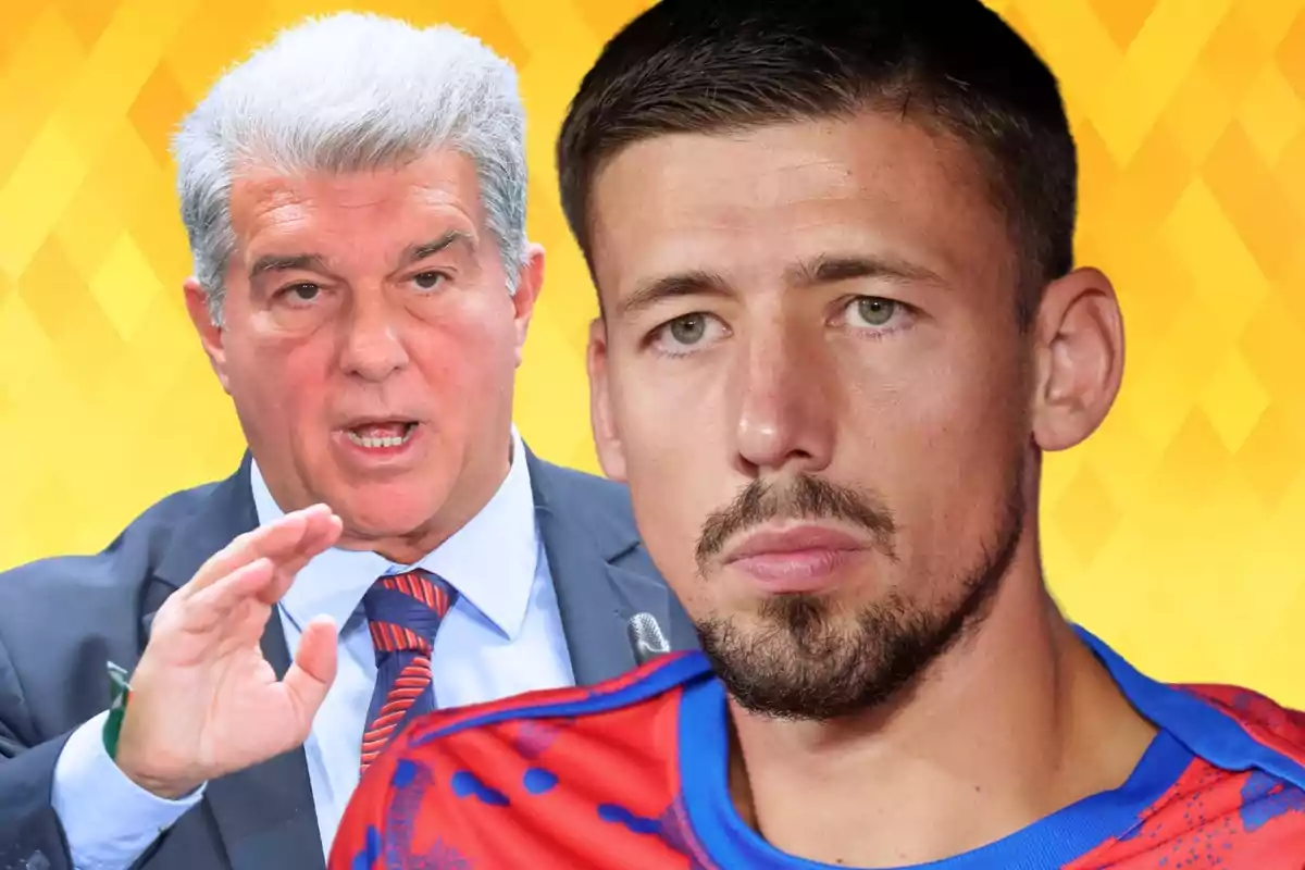 Home de cabells canosos amb vestit i corbata al costat d’un futbolista amb samarreta blava i vermella sobre un fons groc