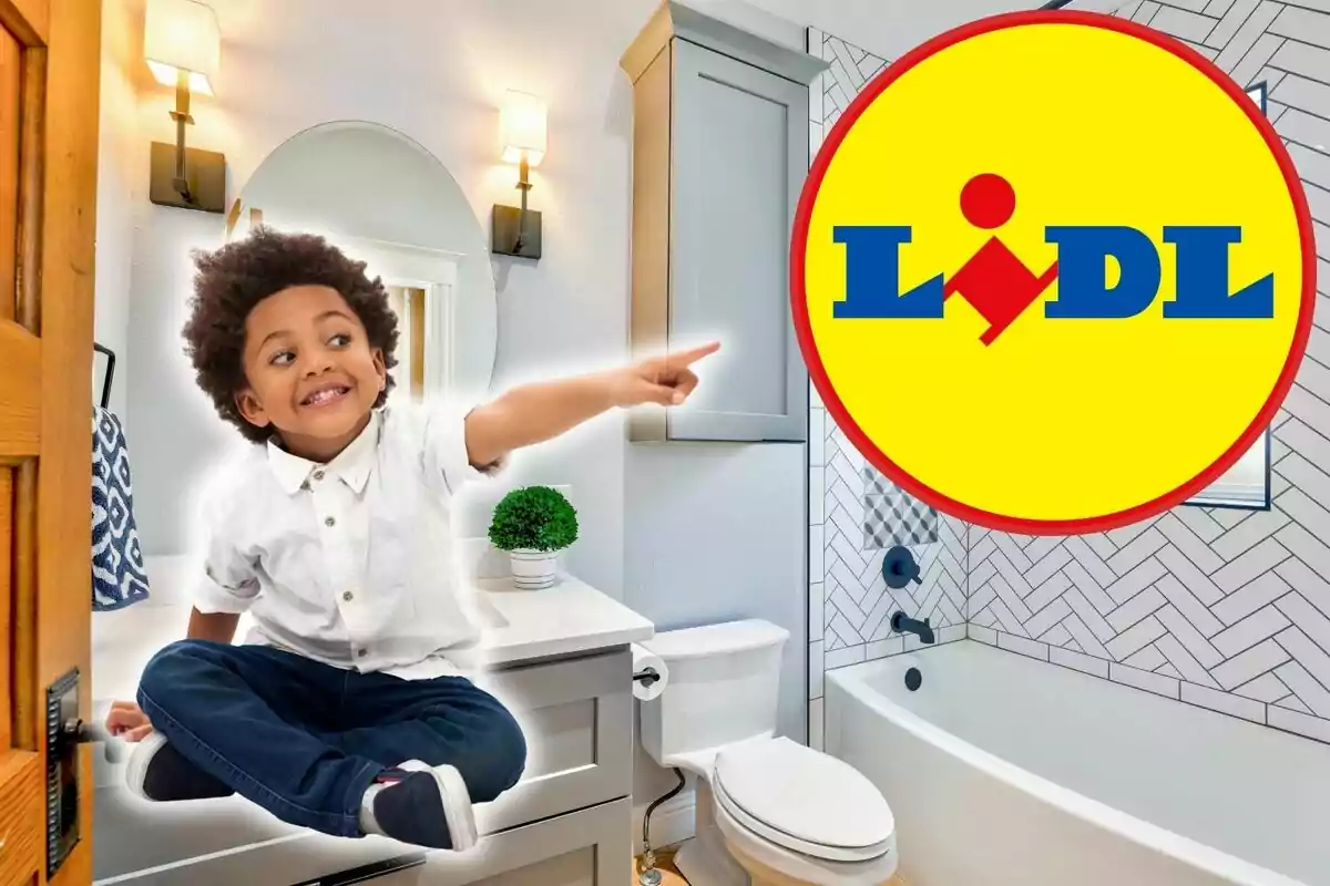 Un nen somrient assegut al lavabo d'un bany modern, assenyalant cap al logotip de Lidl.