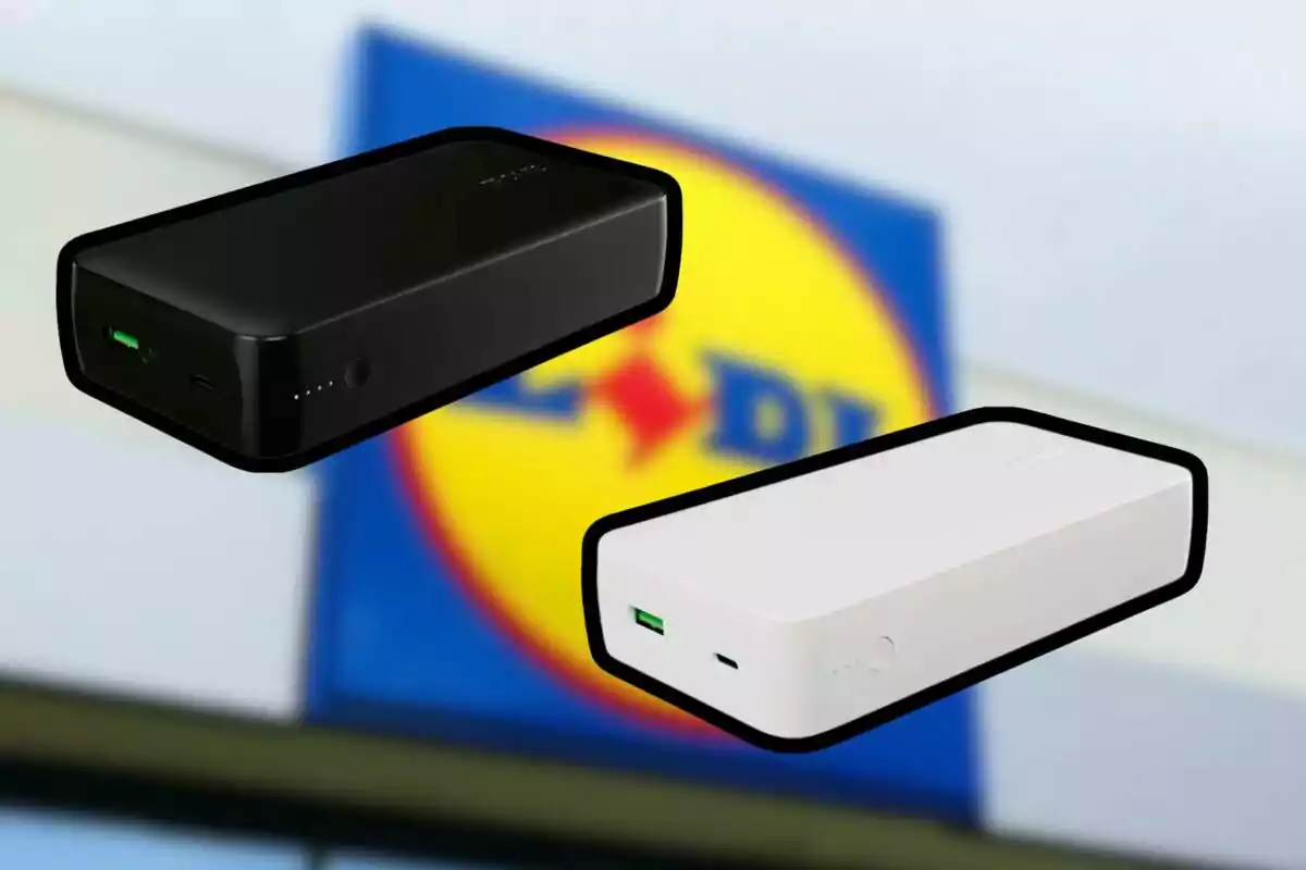 Dues bateries portàtils, una negra i una altra blanca, floten davant d'un fons desenfocat amb un logotip acolorit. Dues bateries portàtils, una negra i una altra blanca, floten davant d'un fons desenfocat amb un logotip acolorit.