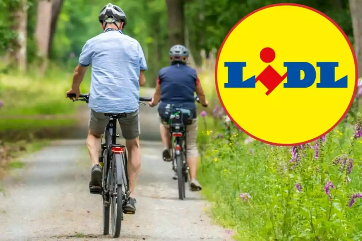 Dues persones caminant amb bicicleta per un corriol envoltat de vegetació amb el logo de Lidl a la cantonada dreta.