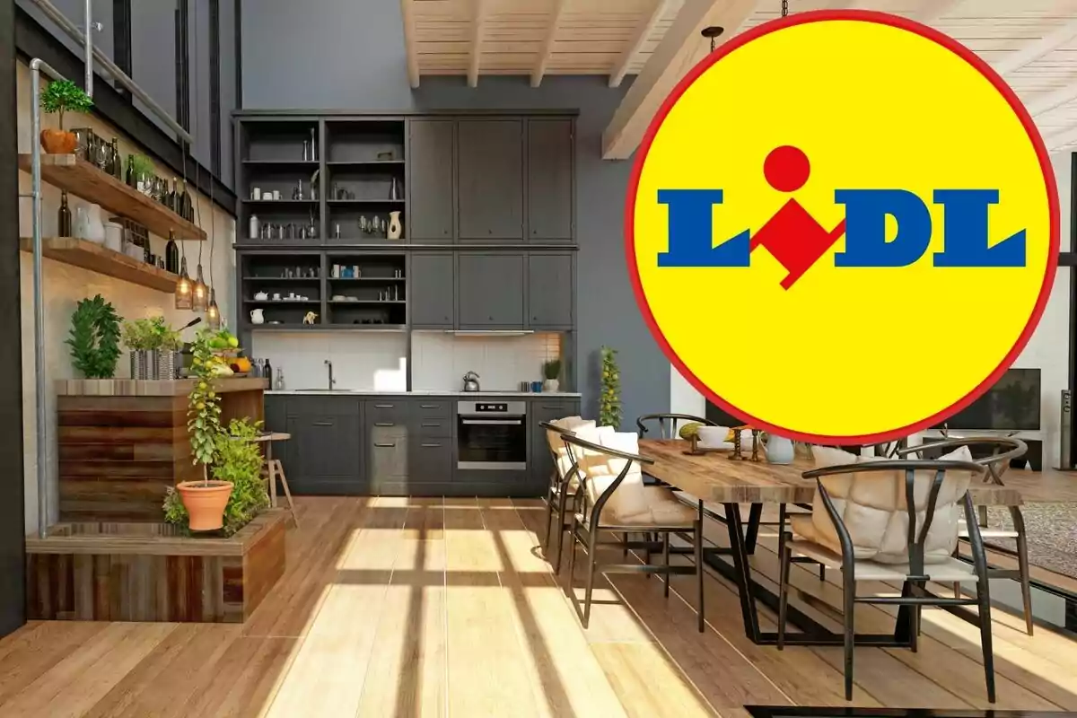 Cuina moderna amb prestatgeries obertes i plantes decoratives, al costat d'una taula de menjador de fusta, amb el logotip de Lidl superposat a la cantonada dreta.