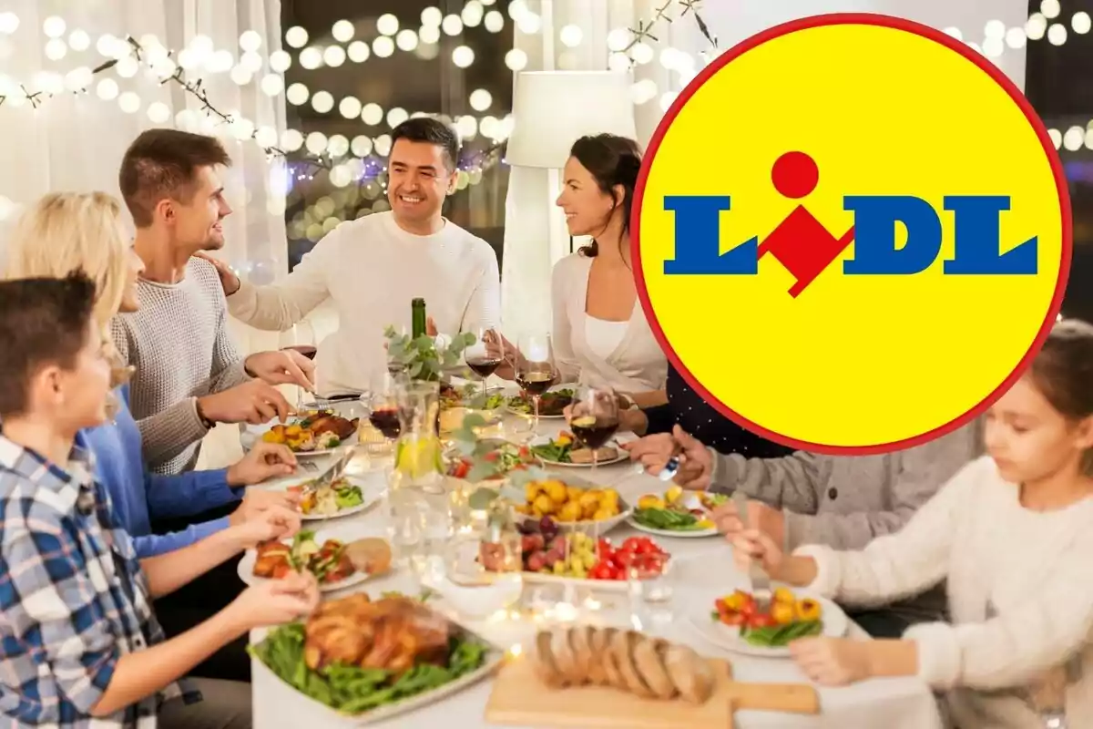 Un grup de persones gaudint d'un sopar festiu amb el logotip de Lidl superposat a la imatge.