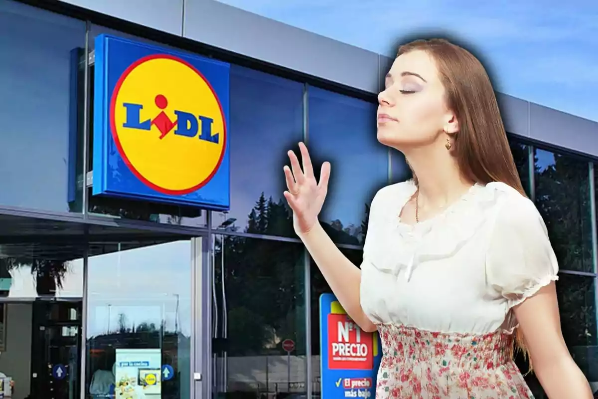 Dona amb expressió de satisfacció davant d'una botiga Lidl.