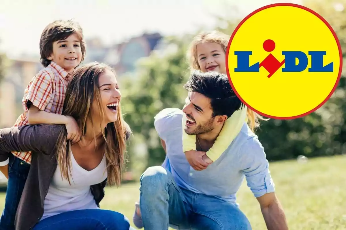 Una familia feliz jugando al aire libre con el logo de Lidl en la esquina superior derecha.