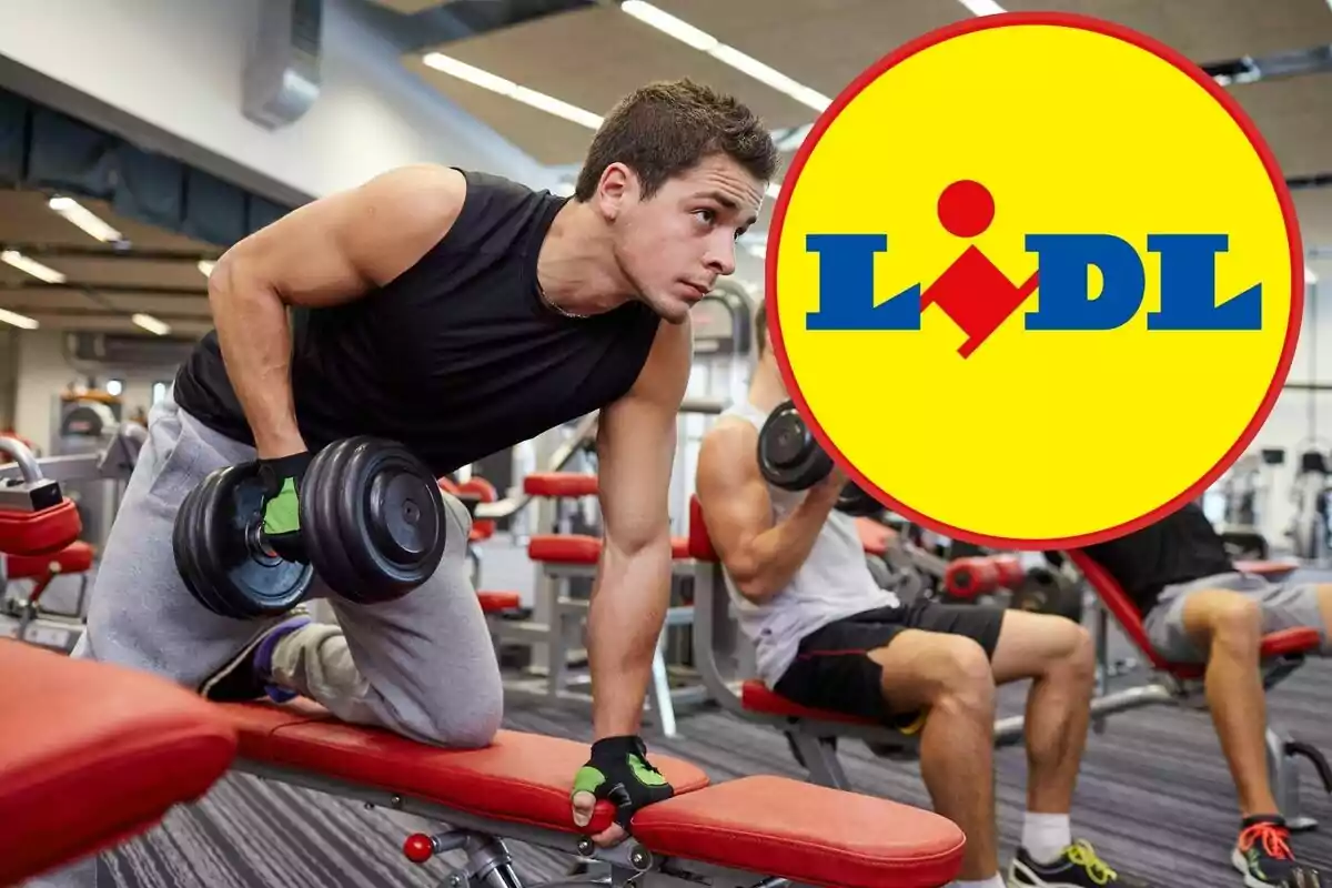 Home aixecant peses en un gimnàs amb el logotip de Lidl superposat.