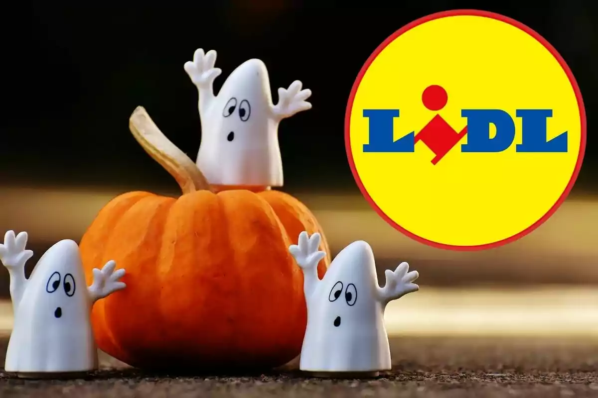 Tres figures de fantasmes blancs al voltant d'una carbassa taronja amb el logotip de Lidl al fons.