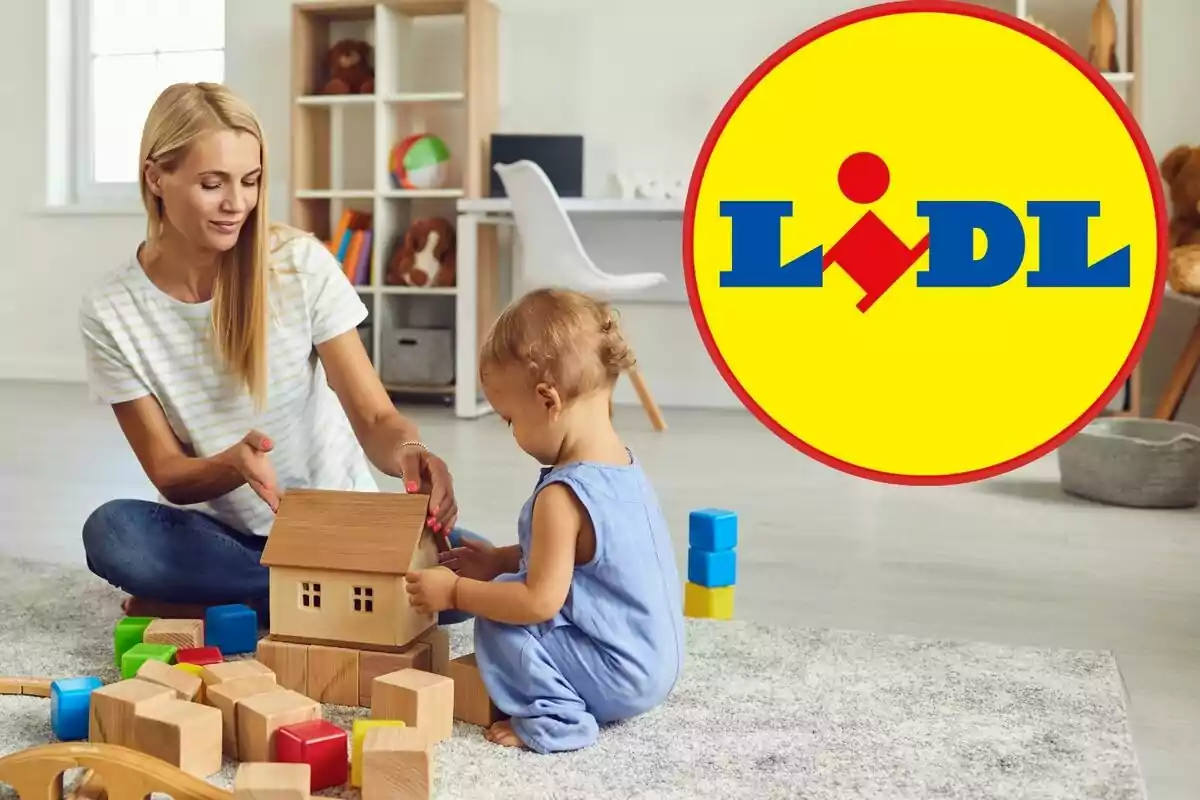 Una dona i un nen petit juguen amb blocs de construcció en una habitació, amb el logotip de Lidl a la cantonada superior dreta.