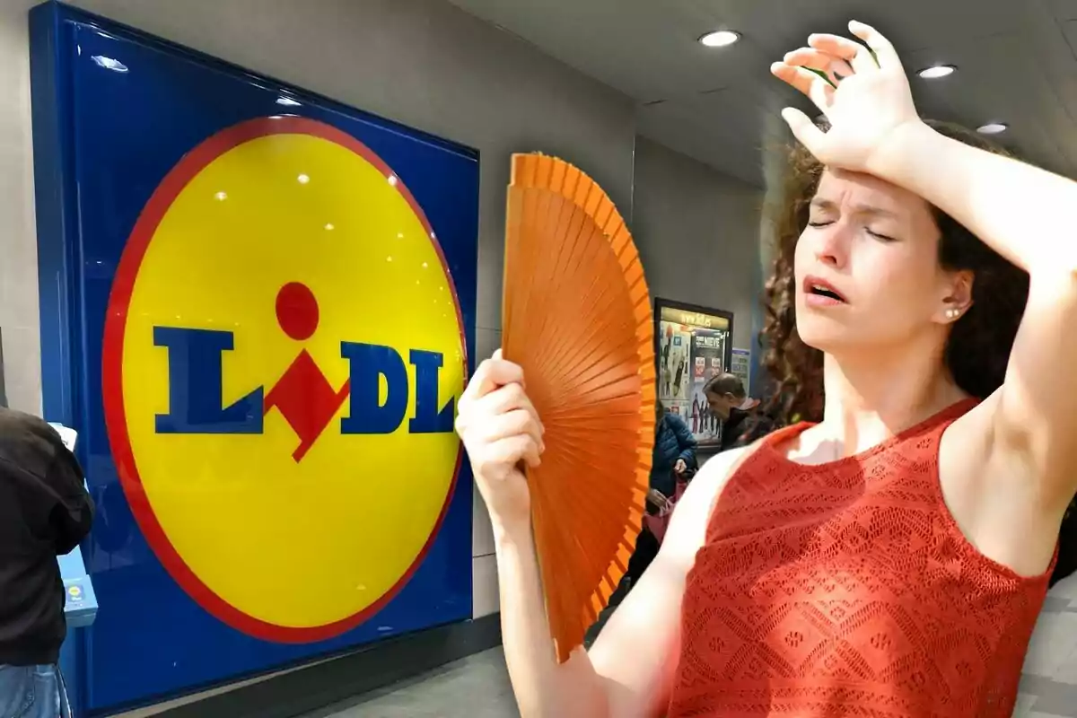 Una dona amb un ventall taronja s’aireja i sembla acalorada davant d’una botiga de Lidl.
